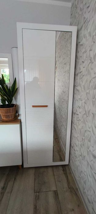 Sprzedam białą szafę