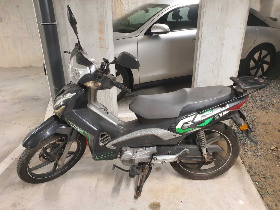 Scooter a precisar de reparos Keeway cs110