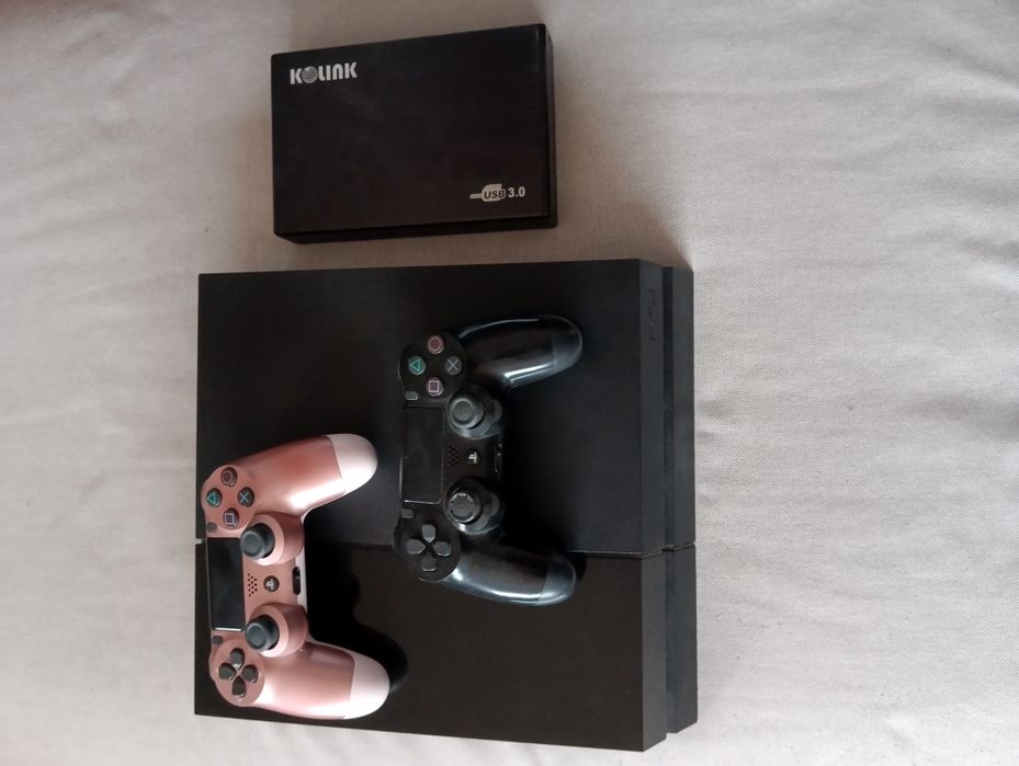 PlayStation 4 500 gb desbloqueada + HD 2tb