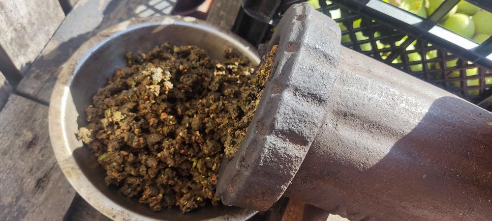 300 грн за 500 мл вытяжка молодого зеленого ореха