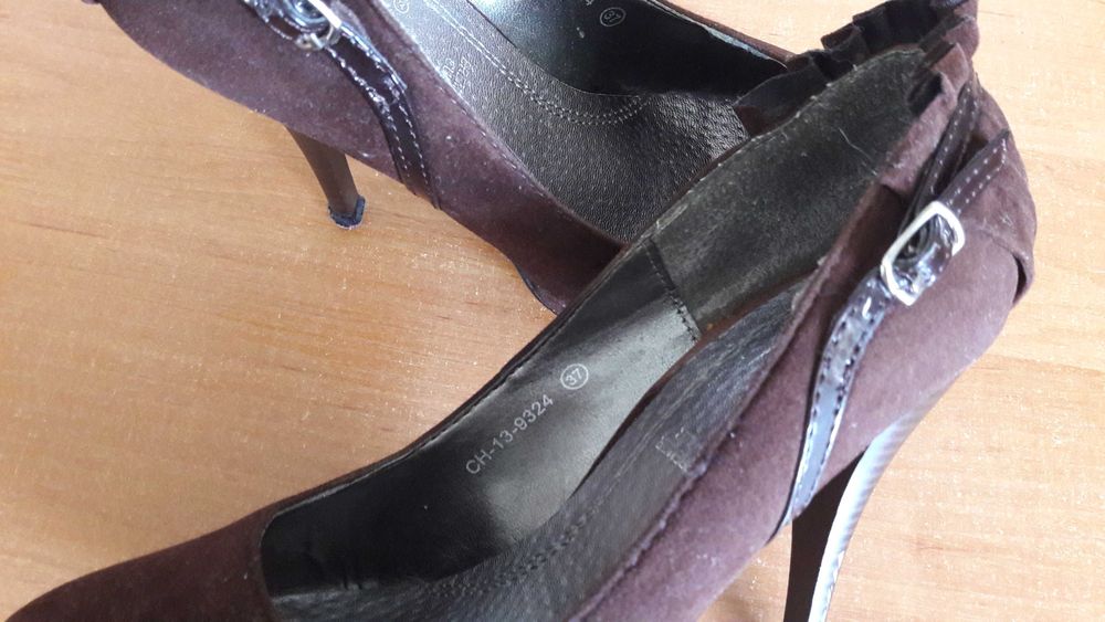 Buty na szpilce.