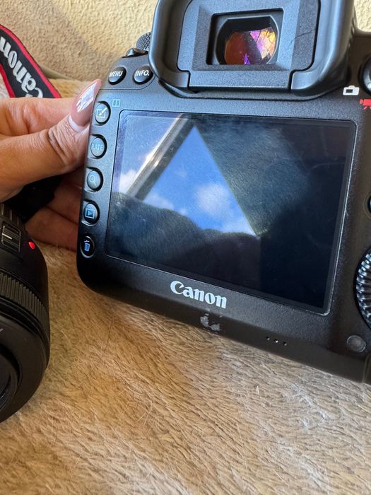 Canon 5D Mark IV + 50mm f/1.8