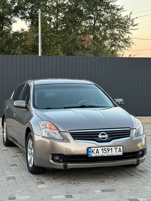 продам авто в гарному стані нісан