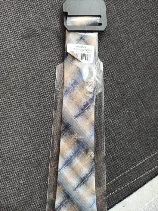 Sprzedam 180 szt. krawaty nowe.