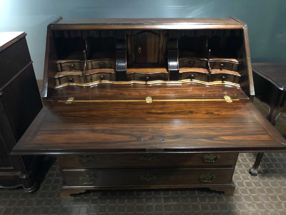 Papeleira estilo D. Maria em pau santo- Saldo