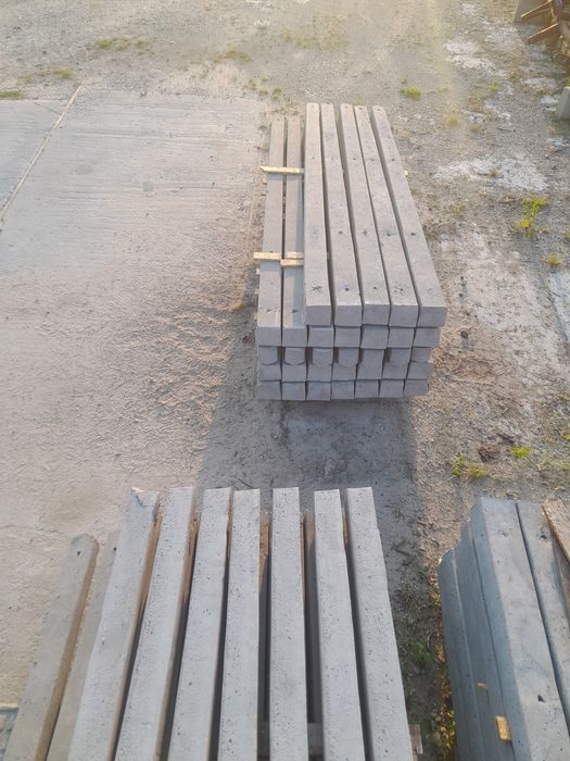 Słupki betonowe do siatki leśnej