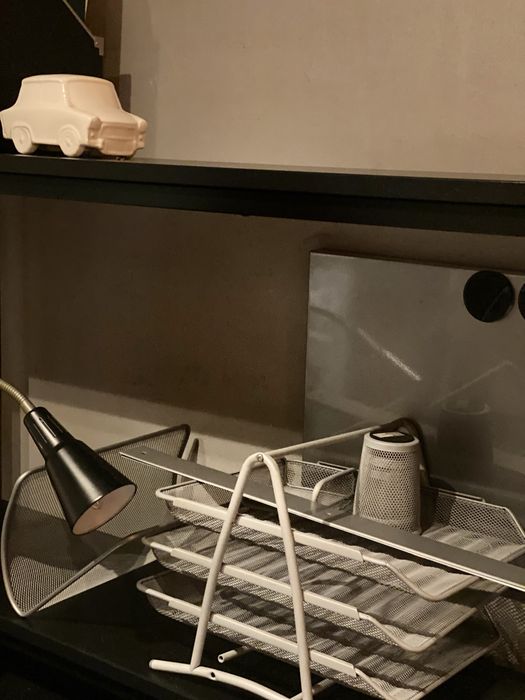 Biurko, regał, tablica, lampka, krzesło, meble mlodzieżowe