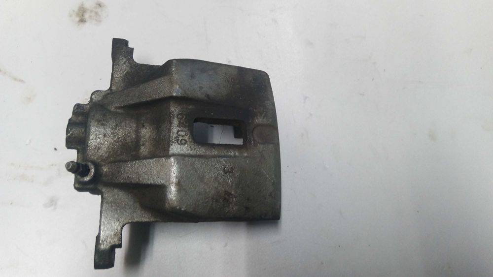 Zacisk przód prawy LEXUS RX II 03-08 3.3 V6