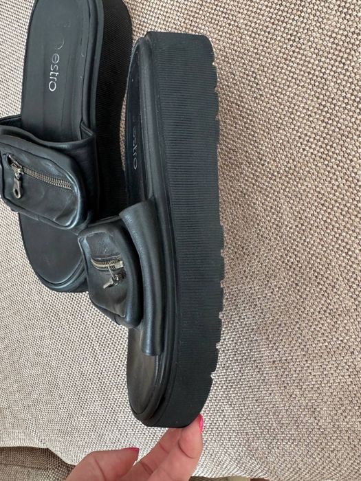 Капці/шльопанці жіночі Estro