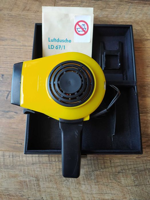 Suszarka składana w etui, firmy AKA ELECTRIC (DDR) z 1995 roku.