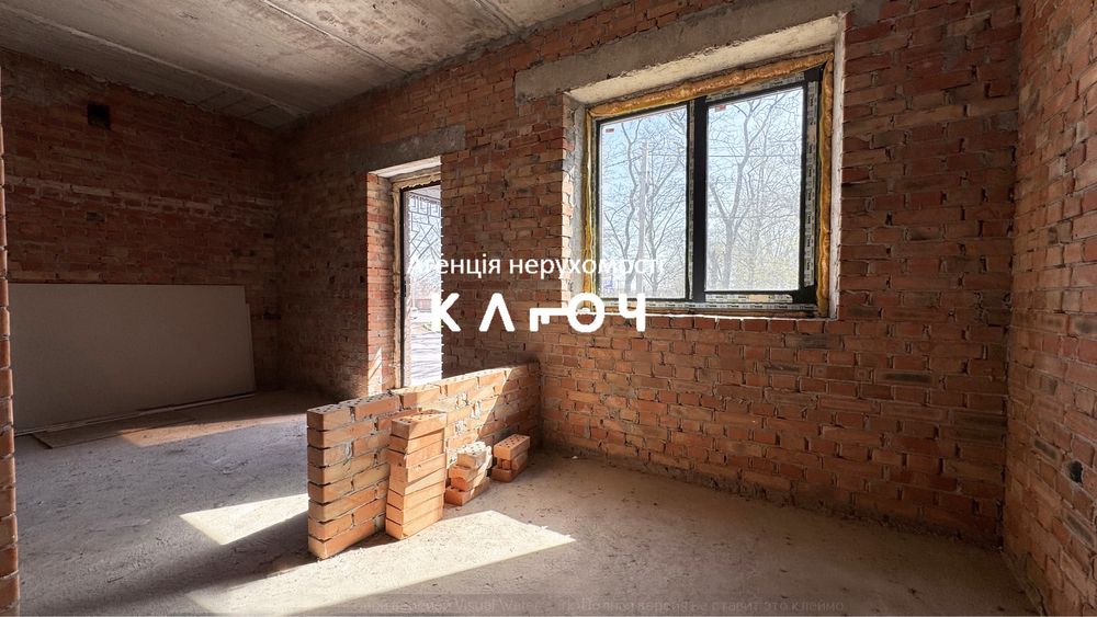 Продаж чудового таунхауса біля парку, перша лінія