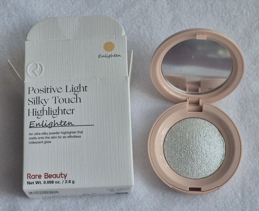 Rare Beauty Rozświetlacz Englighten Highlighter Viral Selena Gomez