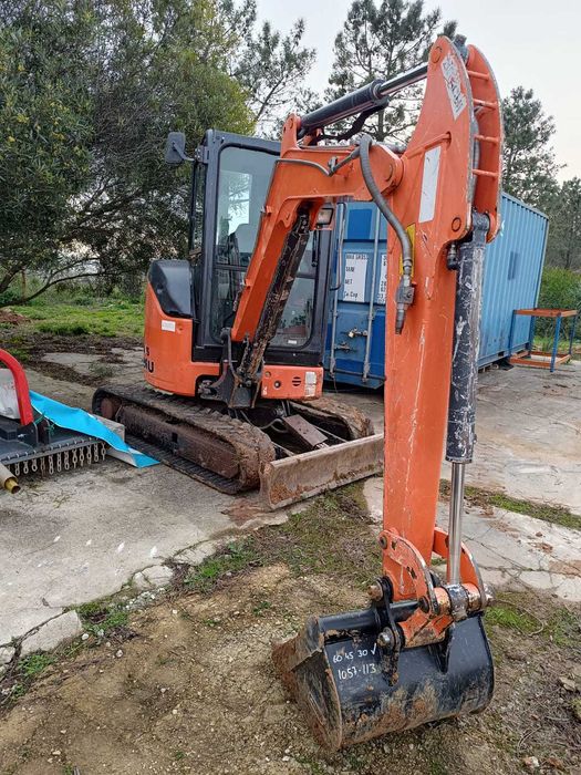 Serviço Mini Giratoria com Operador