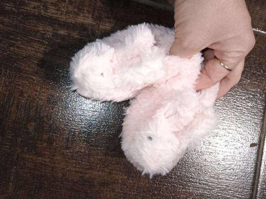 Buty dziecięce dla dziewczynki niechodki cieple 
Stan bardzo dobry jak