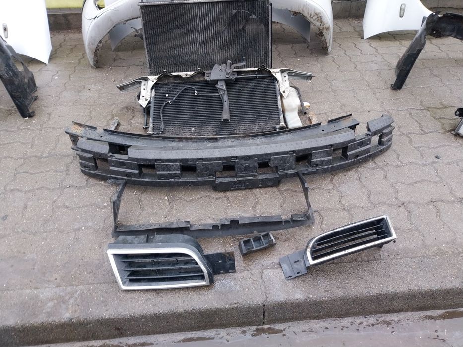 Mitsubishi Carisma zderzak  lampa chłodnice belka pas kpl