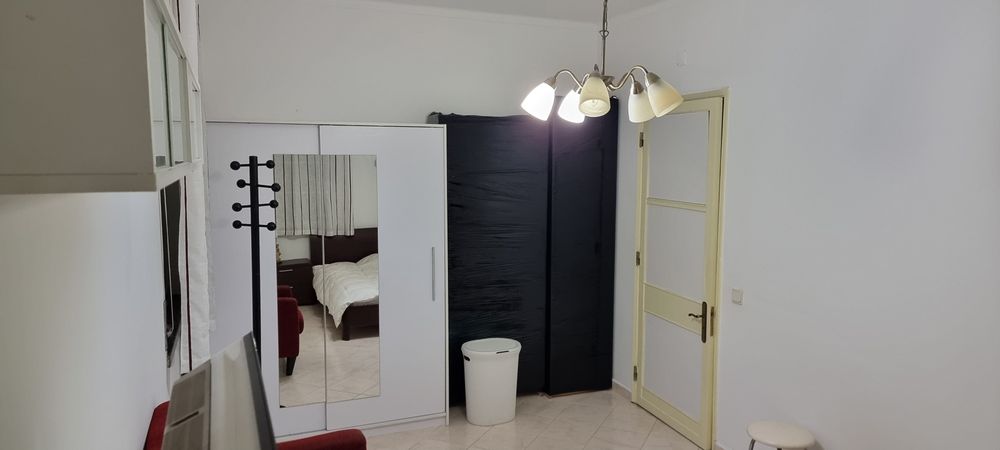 Aluga-se quarto mobilado