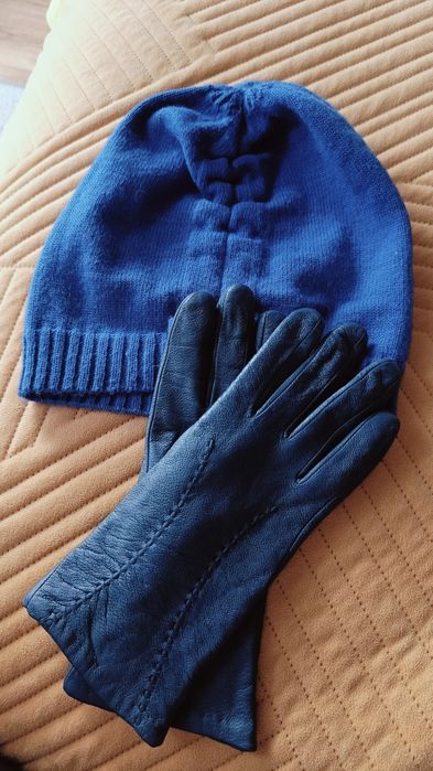 Rękawiczki skórzane i czapka. Komplet