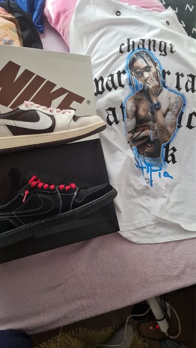 Vendo 2 pares do travis scott nr 42