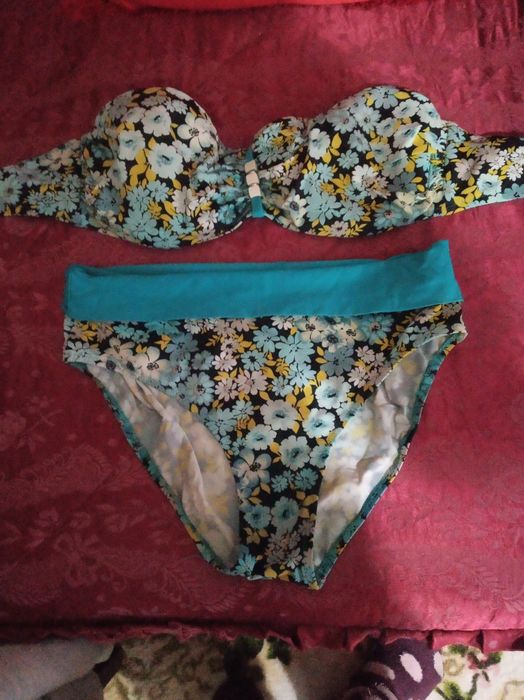 Купальник салатовый в мелкий цветочек