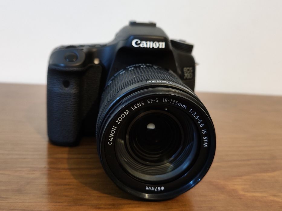 Canon EOS 70D + EF-S 18-135mm f/3.5-5.6 IS STM