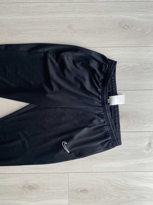 NIKE r.L oryginalne spodnie sportowe stan BDB