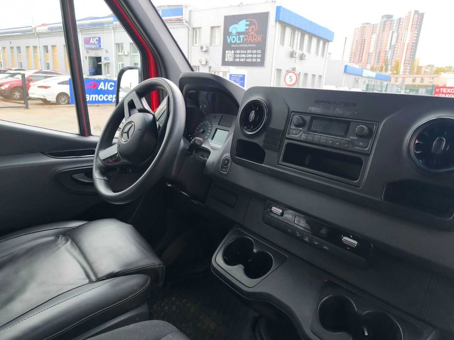 MERSEDES eSprinter electrica 54kw 200km 11м3