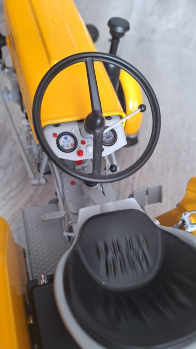 Traktor ursus c330 deagostini model