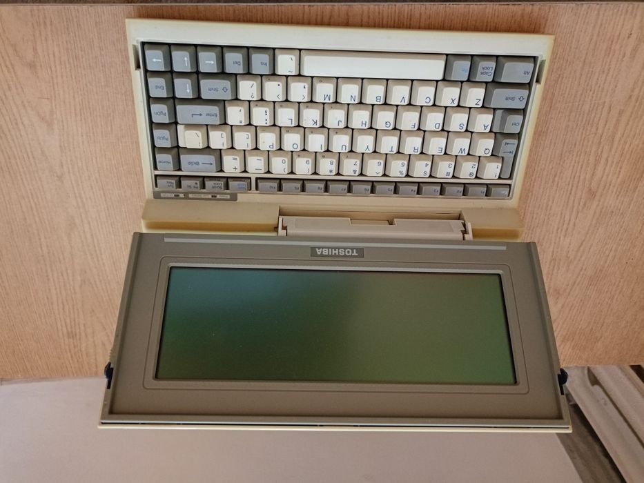 Toshiba T1000 laptop