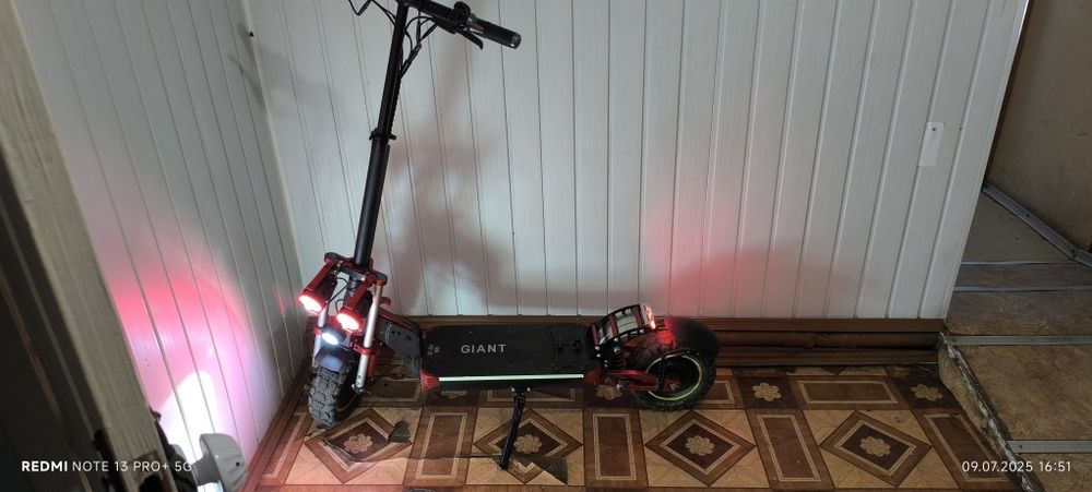 Электросамокат с сиденьем GIANT Outlander M11 (1600W 52V 26Ah