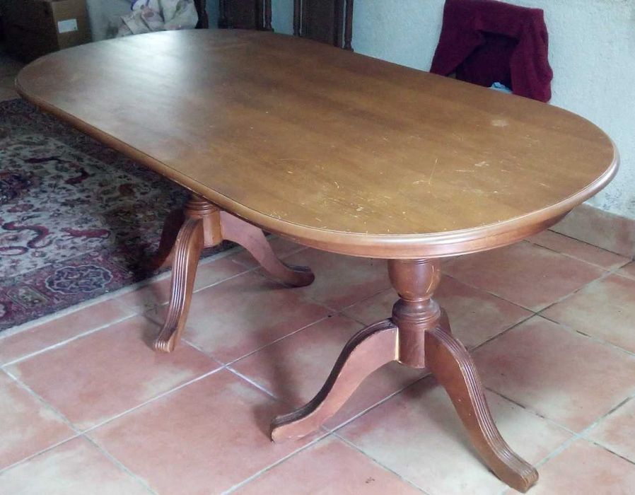 Sala de jantar – mesa e 8 cadeiras