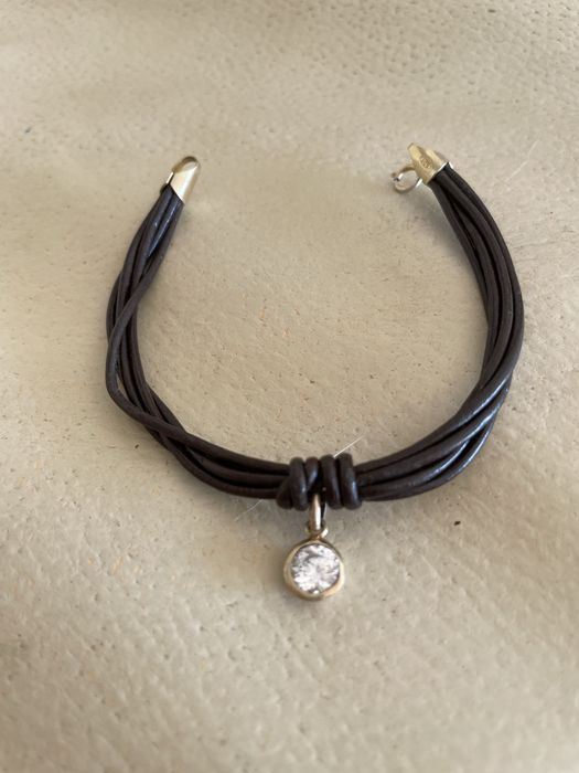 Colares e pulseiras Stone em couro e aço inoxidável