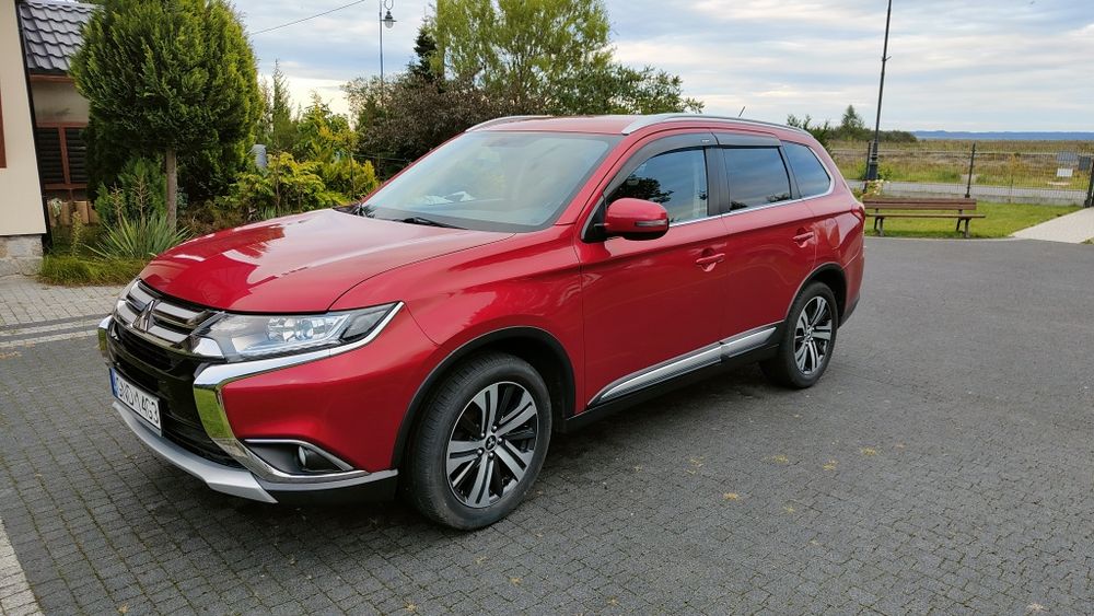 Mitsubishi Outlander 2016 benzyna  2.0 wersja STAR+hak+tablica mały przebieg
