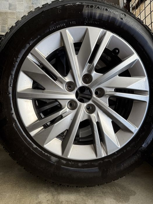 4 pneus + Jante especial