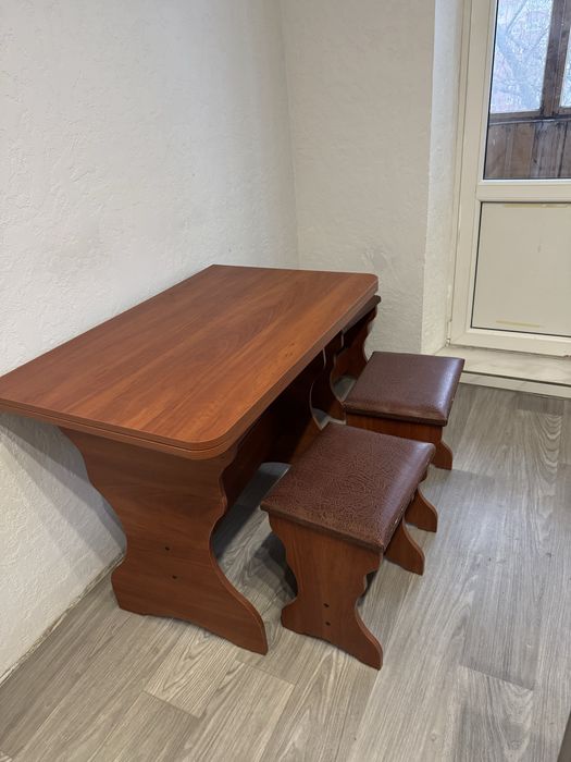 Стіл розкладний + 4 табуретки