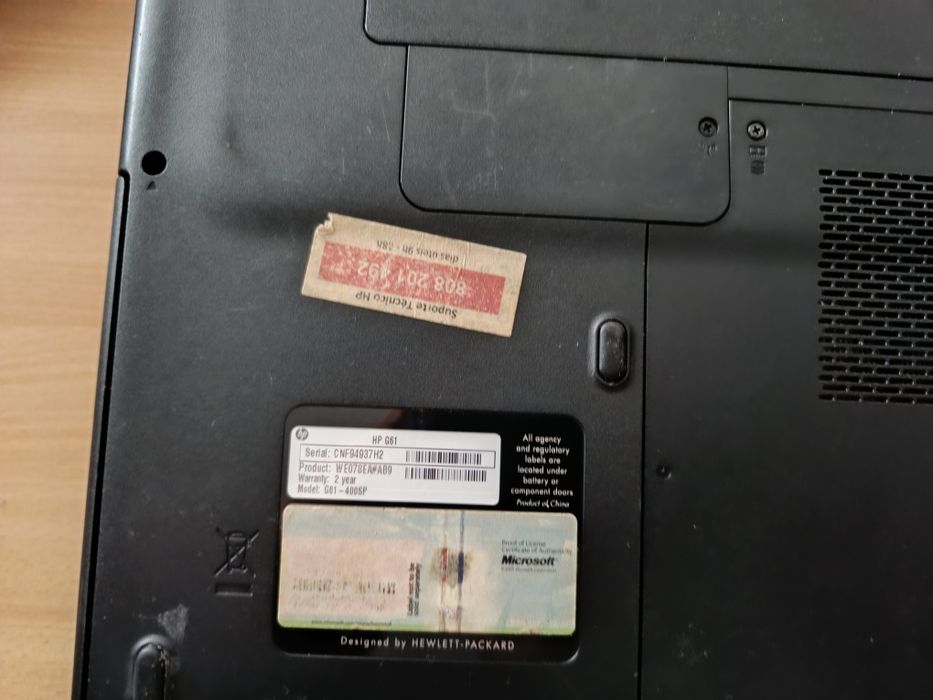 Vários computadores portáteis