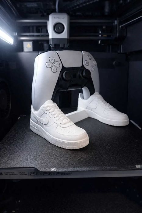 Stojak na Pad PS5 DualSense Nike Air Force Stojak Gaming Prezent Podstawka