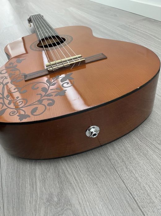 Yamaha CX40 – Guitarra Clássica Eletroacústica