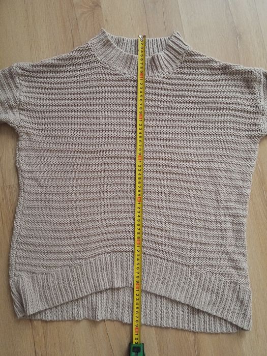Beżowy sweterek H&M rozmiar S