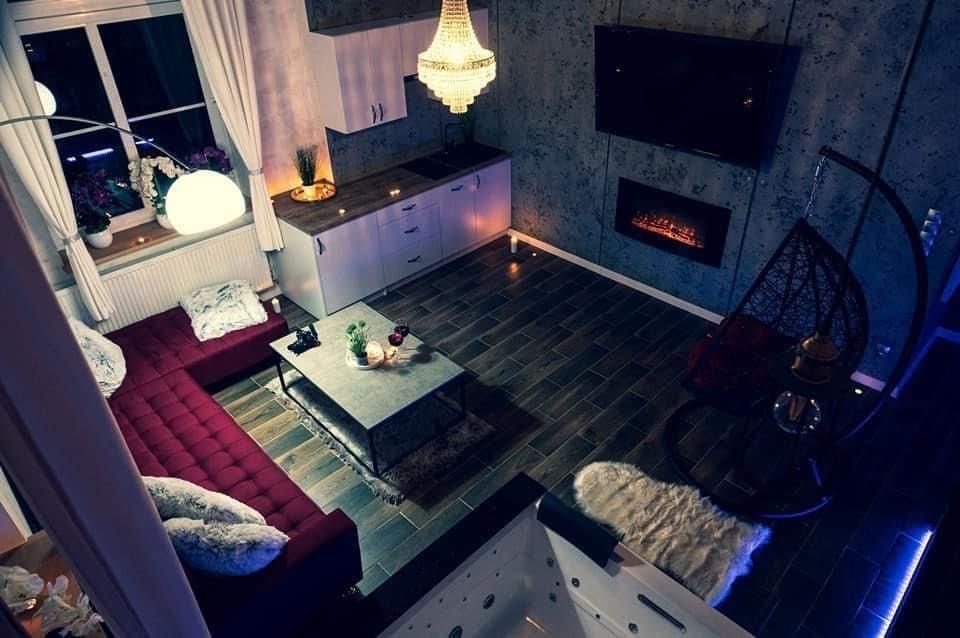 Apartament na wyłączność z jacuzzi w salonie