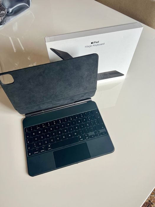 iPad Air + Apple Pencil + Magic Keyboard