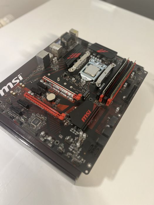 momo　 i7-4770k＆i7 8700k Intel Core i7-4770, 3.4 GHz, 8 MB, BOX (BX80646I74770