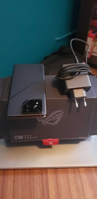 Sprzedam smartfon Asus Rog 8 Pro