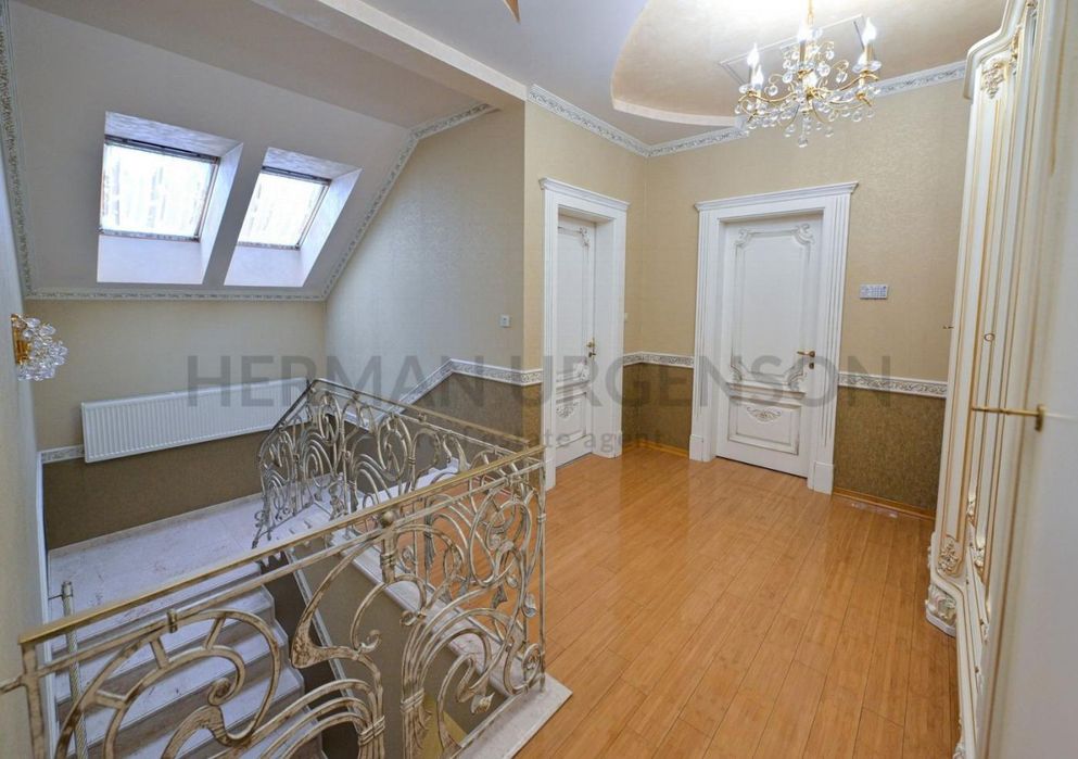 Продаж будинку 404 м.кв / 22 сотки / Минай