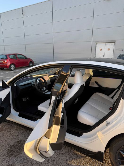 Tesla Model 3 RWD – 12/2024 – 25.000 km – Extras