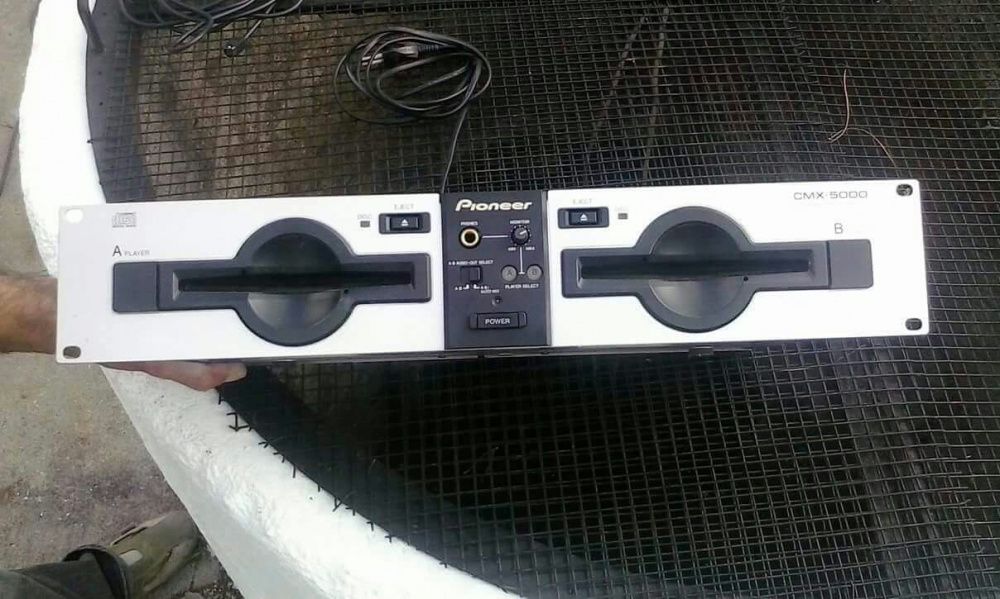 Leitor de música CD's DUPLO AUTO CMX-5000 aceito troca ou retomas