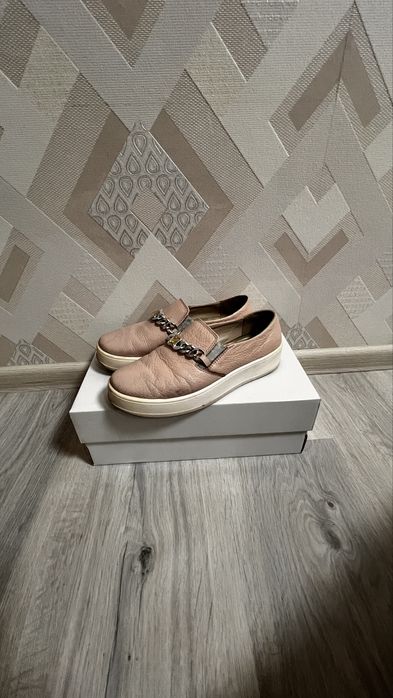 Натуральні туфлі