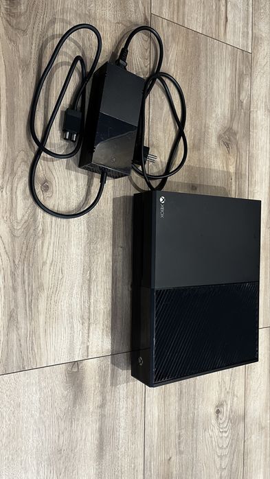 Xbox One + zasilacz