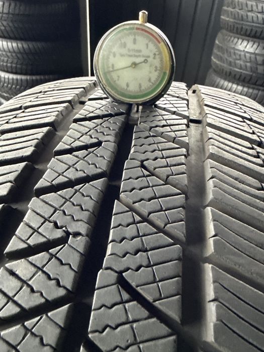 Шини резина 245/45/19 r19 Barum комплект зимні