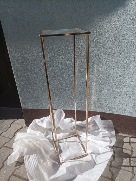 3 sztuki postumentow, kwietników