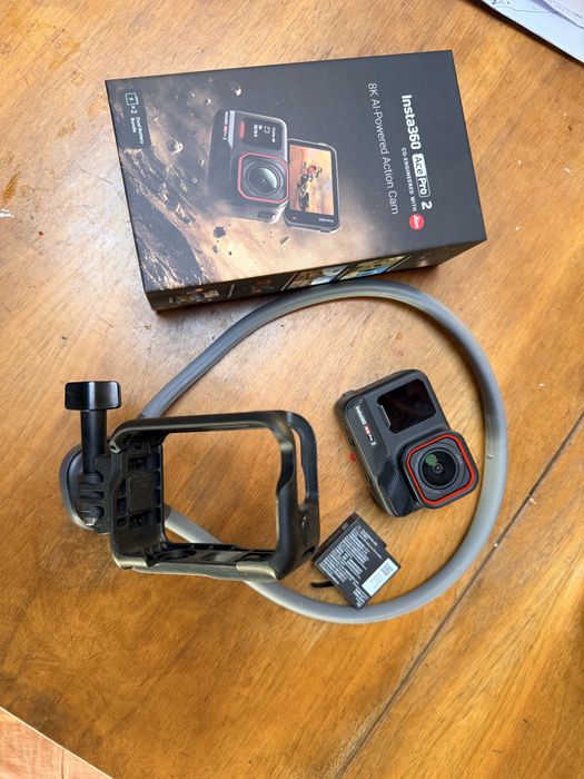 Insta360 Ace Pro 2 dual battery + uchwyt na szyje+ obudowa do nagrywania w pionie